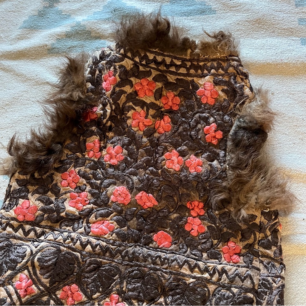 Vintage Shearling Embroidered Sheepskin Leather Vest Afghan Floral Handmade Rare - Picture 10 of 15